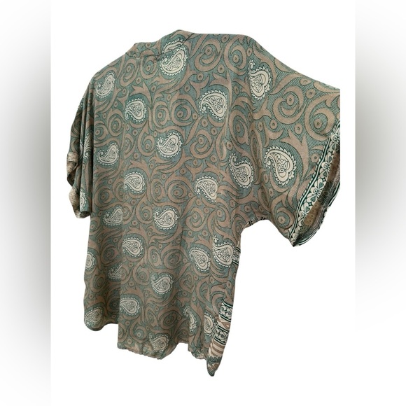 ✨ Guru Silk Paisley Top - Picture 8 of 14